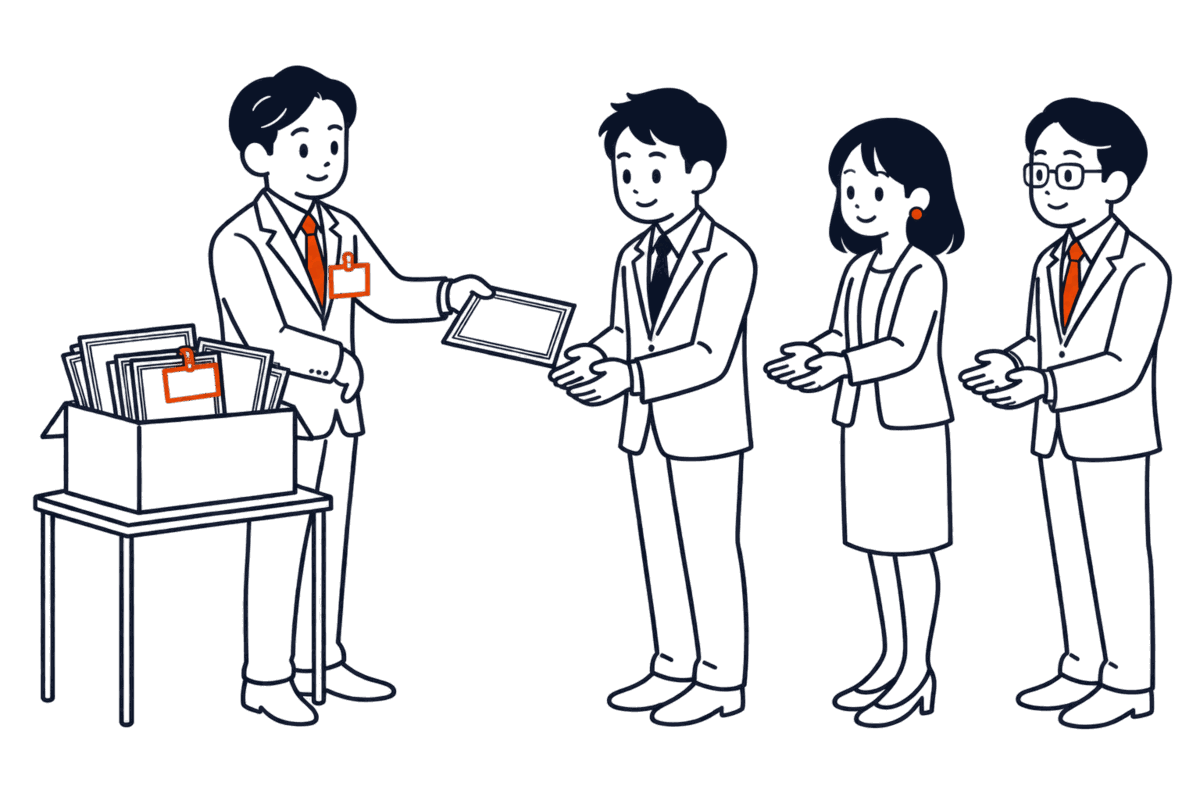 代表者が株主の列に株券を無料で配り、箱の中に会社自身の名札付きの株券も混ざっている