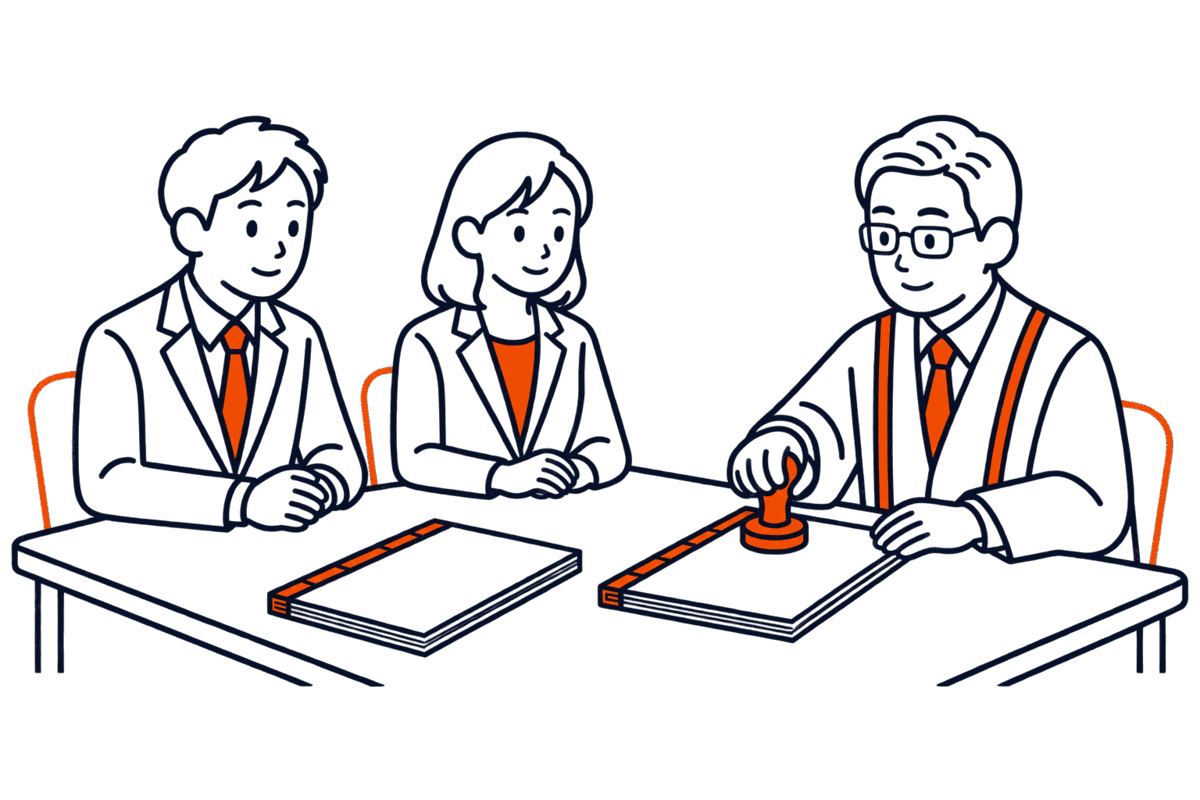 公証役場で公証人が綴じた書面に大きな印を押し、発起人が見守る